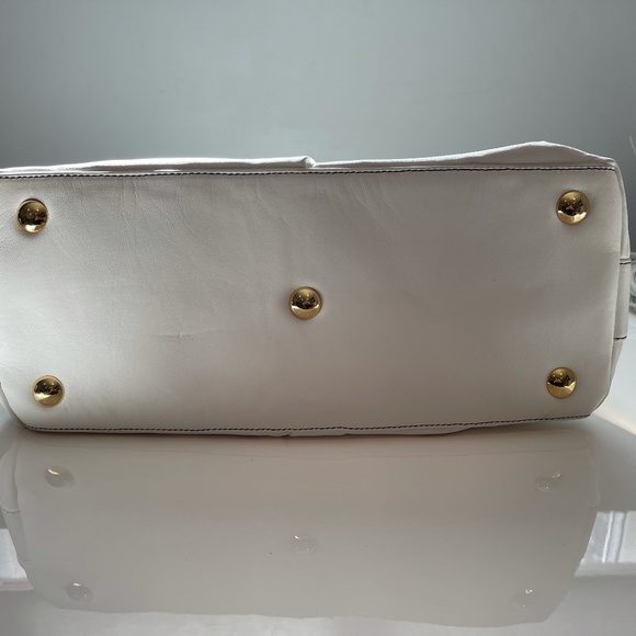 Valentino Garavani White Leather Shoulder Bag - Picture 3 of 8